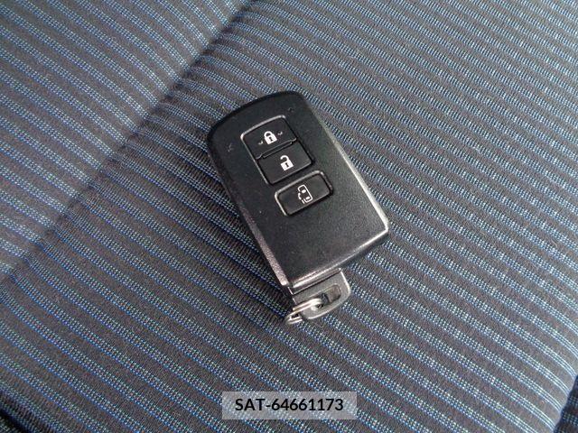 Toyota VOXY 2017-10 373896-26