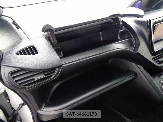 Toyota VOXY 2017-10 373896-21