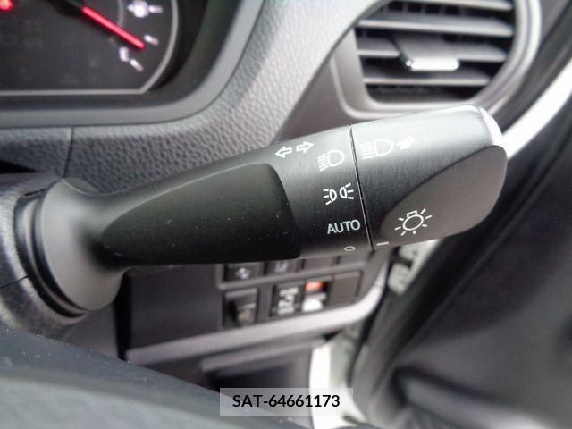 Toyota VOXY 2017-10 373896-19