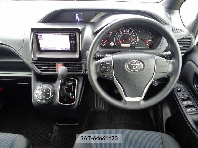Toyota VOXY 2017-10 373896-1