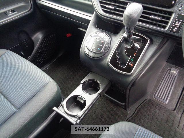 Toyota VOXY 2017-10 373896-14