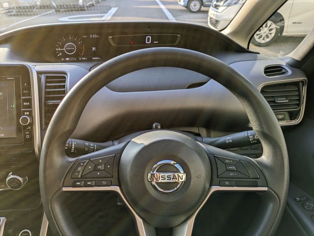 Nissan SERENA 2016-10 187794-10