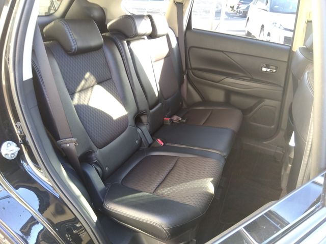 Mitsubishi OUTLANDER PHEV 2013-12 182532-17