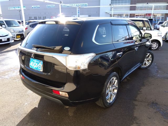 Mitsubishi OUTLANDER PHEV 2013-12 182532-2