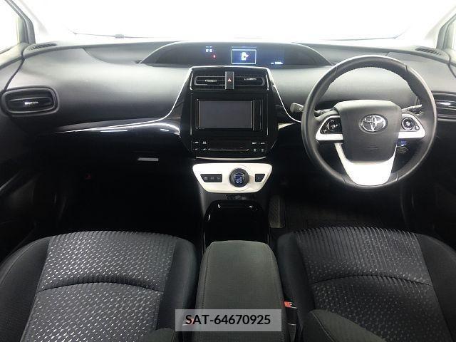 Toyota PRIUS 2018-09 322309-1