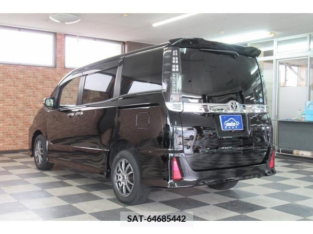 Toyota VOXY 2015-02 321700-1