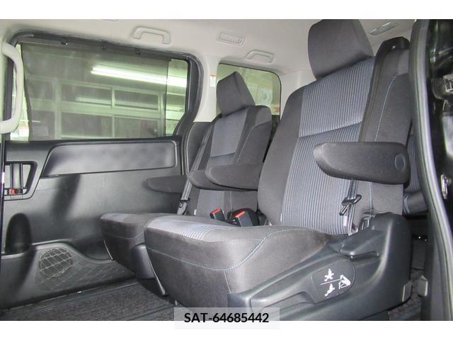 Toyota VOXY 2015-02 321700-8