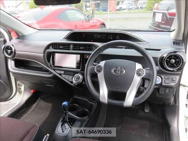 Toyota AQUA 2015-03 387041-1