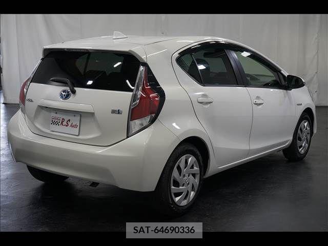 Toyota AQUA 2015-03 387041-8