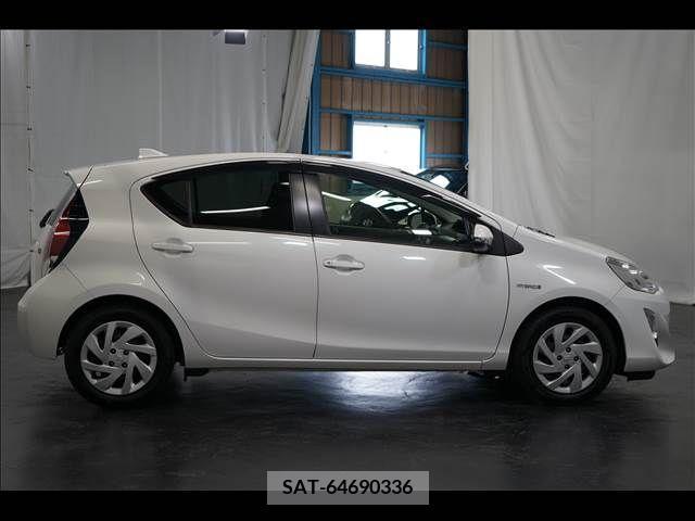 Toyota AQUA 2015-03 387041-15