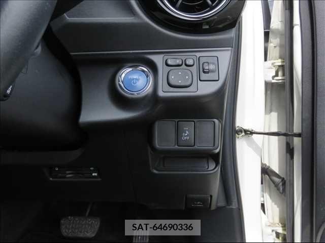 Toyota AQUA 2015-03 387041-13