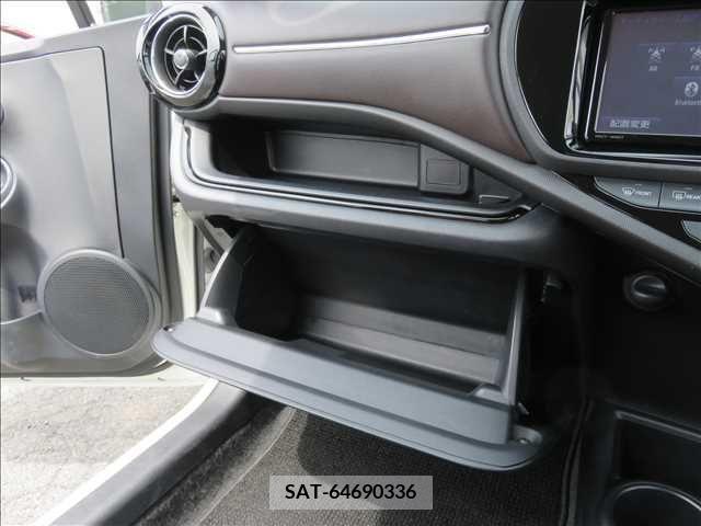 Toyota AQUA 2015-03 387041-12