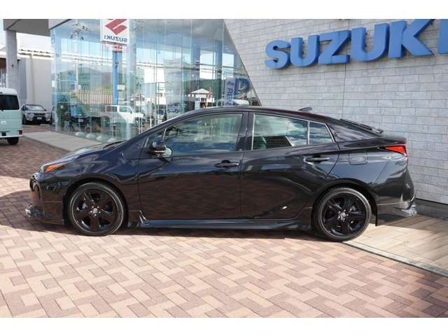 Toyota PRIUS 2022-04 21725-1