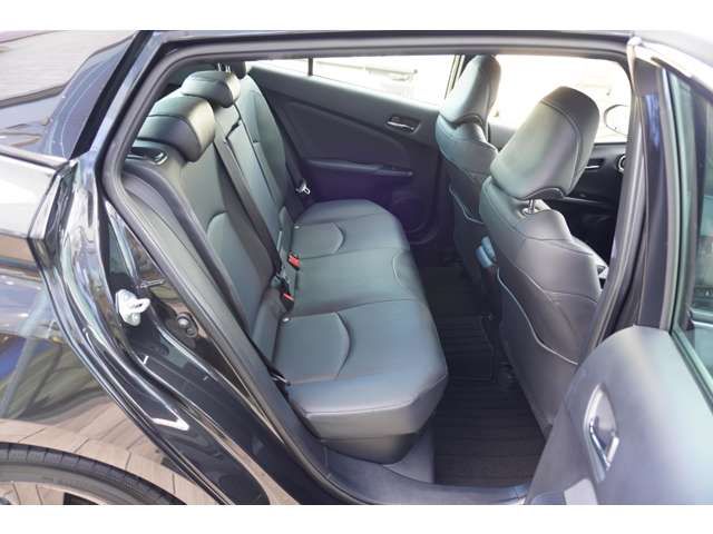 Toyota PRIUS 2022-04 21725-6