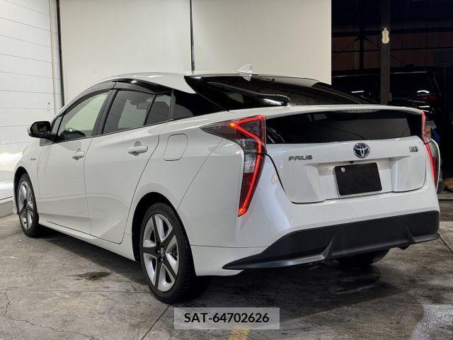 Toyota PRIUS 2018-01 385313-4