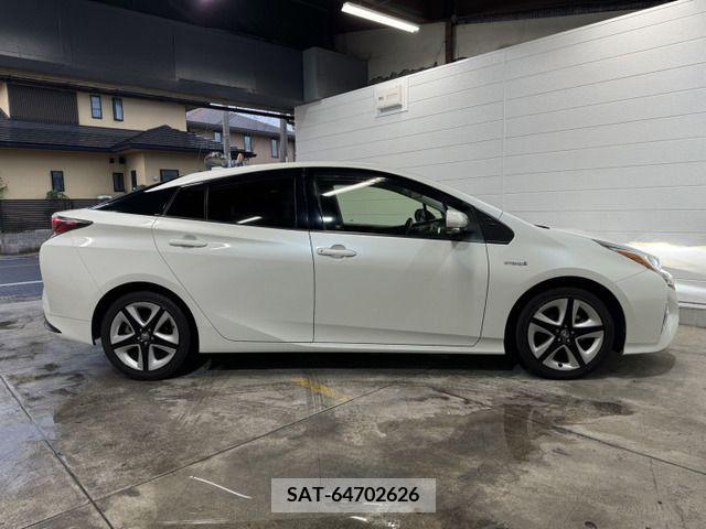 Toyota PRIUS 2018-01 385313-7