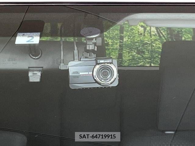 Toyota ISIS 2006-02 274377-6