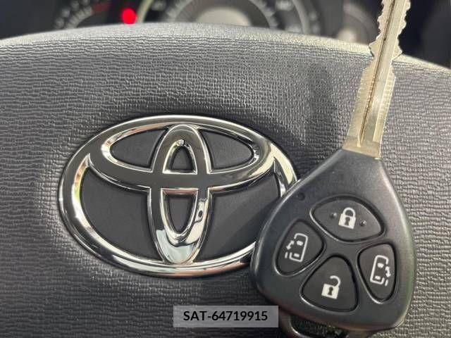 Toyota ISIS 2006-02 274377-7