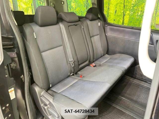 Toyota VOXY 2014-03 289196-9