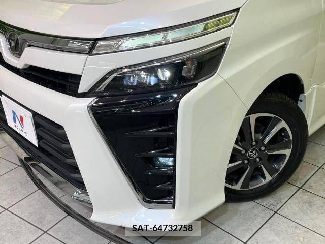 Toyota VOXY 2018-10 321584-10