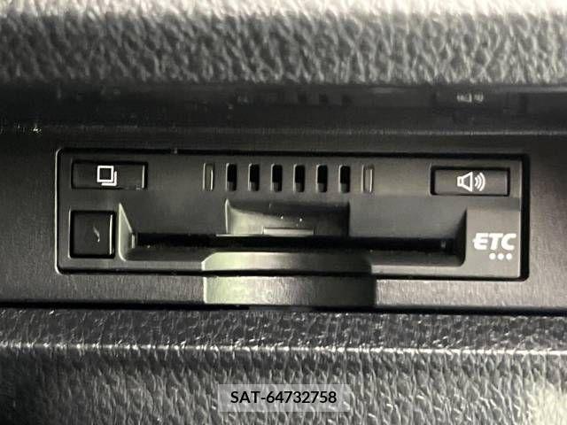 Toyota VOXY 2018-10 321584-8