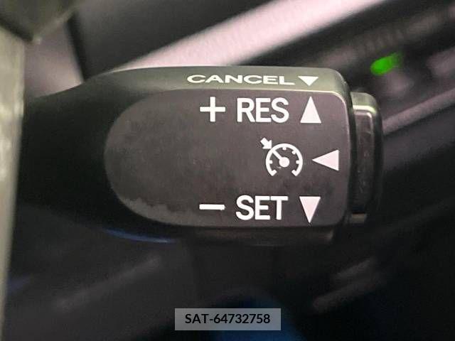 Toyota VOXY 2018-10 321584-7