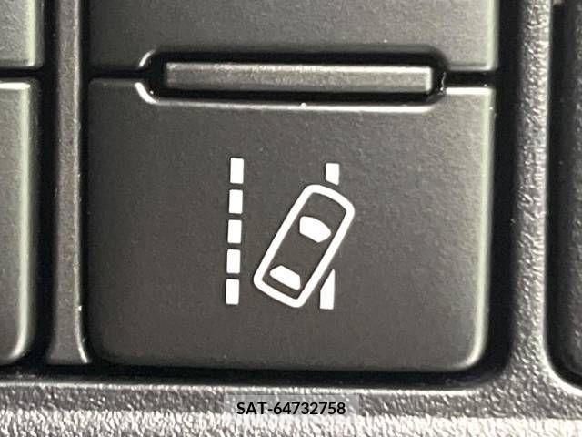 Toyota VOXY 2018-10 321584-6
