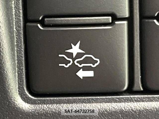 Toyota VOXY 2018-10 321584-5