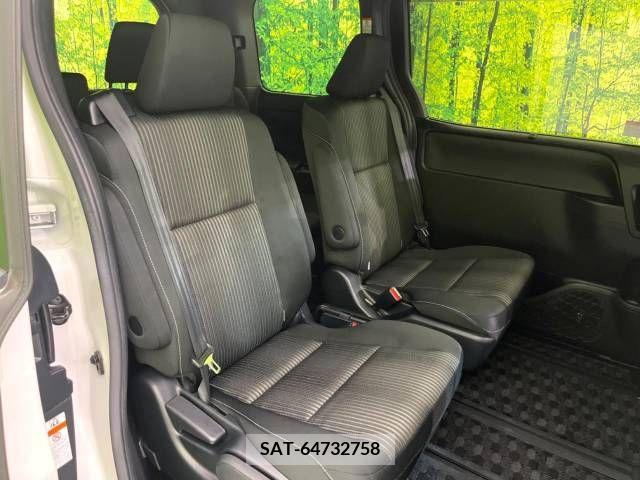 Toyota VOXY 2018-10 321584-13
