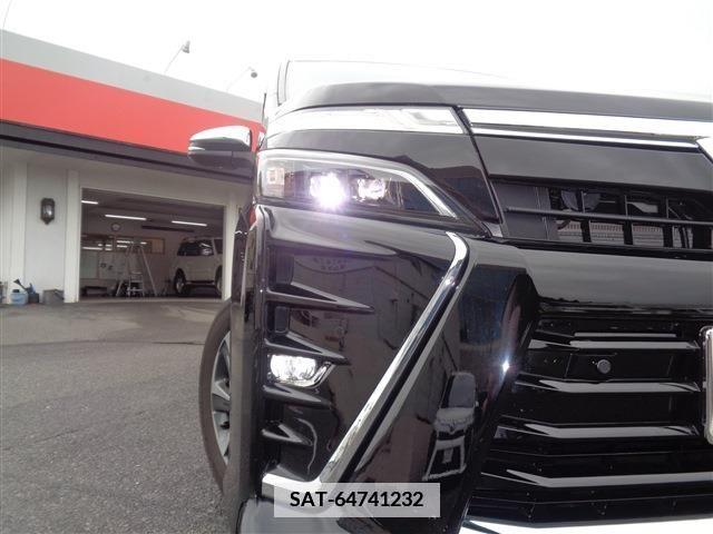 Toyota VOXY 2021-03 383242-3