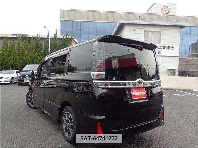 Toyota VOXY 2021-03 383242-10