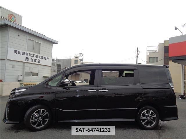 Toyota VOXY 2021-03 383242-9