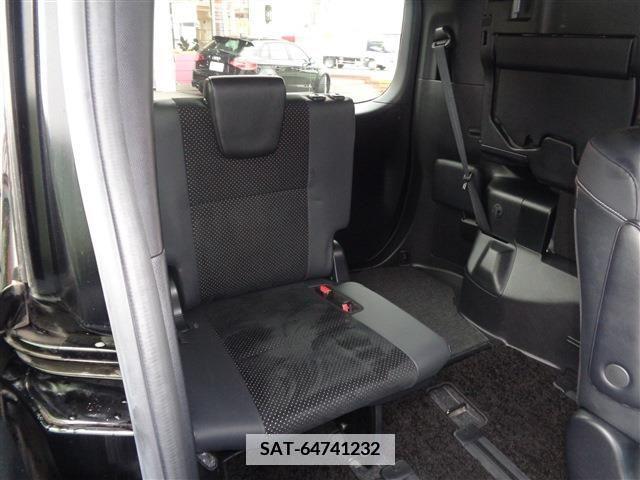 Toyota VOXY 2021-03 383242-17