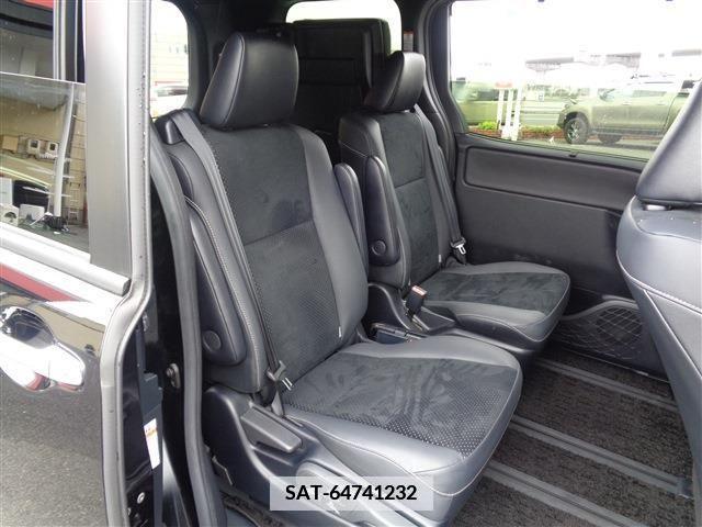 Toyota VOXY 2021-03 383242-16