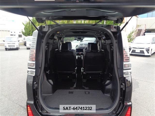 Toyota VOXY 2021-03 383242-14