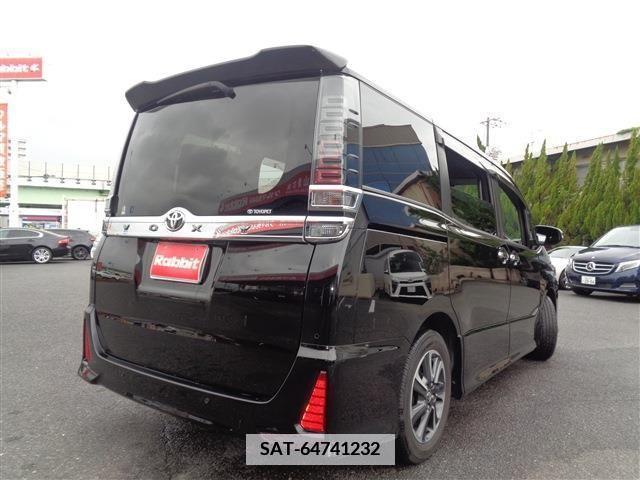 Toyota VOXY 2021-03 383242-12