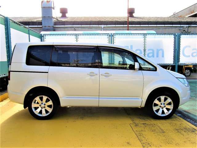 Mitsubishi DELICA D5 2016-08 185882-5