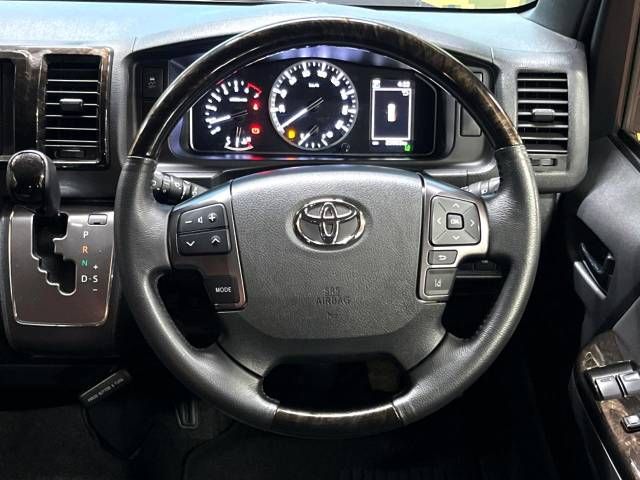 Toyota HIACE VAN 2021-09 180695-11