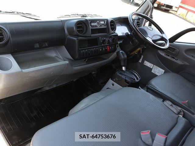 Hino DUTRO 2017-09 359483-28