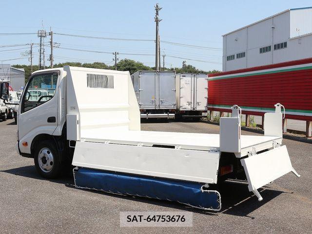 Hino DUTRO 2017-09 359483-13