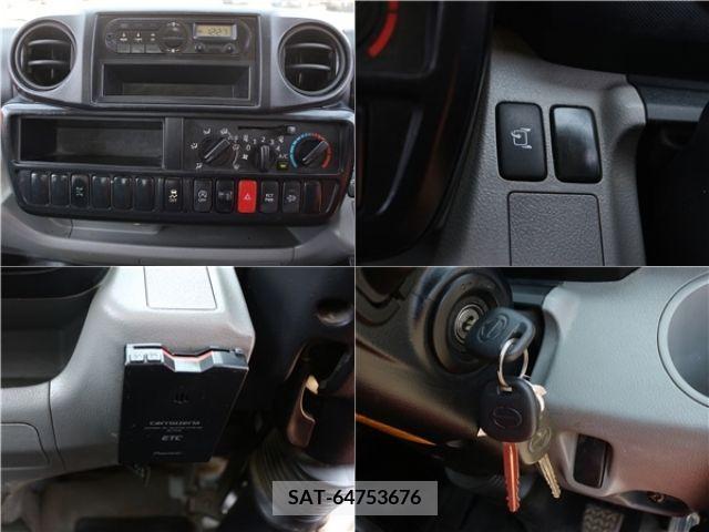 Hino DUTRO 2017-09 359483-26