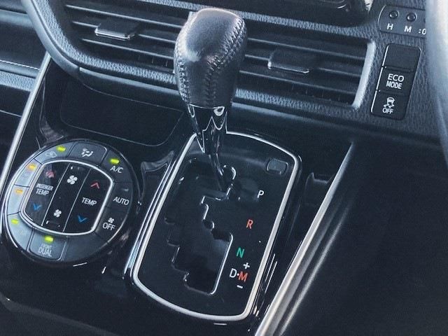 Toyota ESQUIRE 2015-05 9743-19