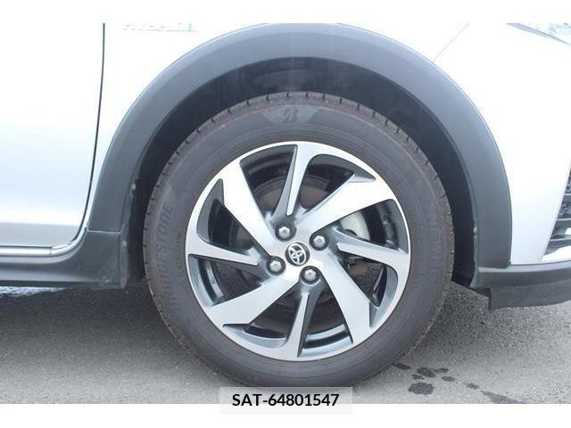 Toyota AQUA 2018-08 348939-11