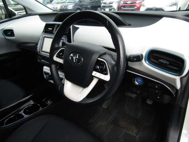 Toyota PRIUS PHV 2017-09 11337-9
