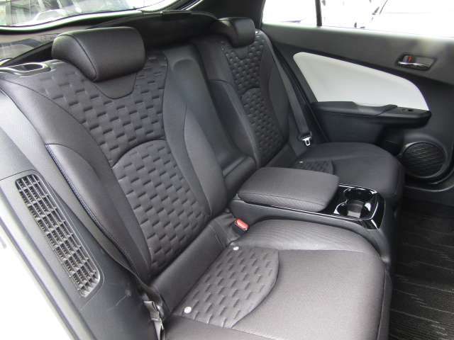 Toyota PRIUS PHV 2017-09 11337-13
