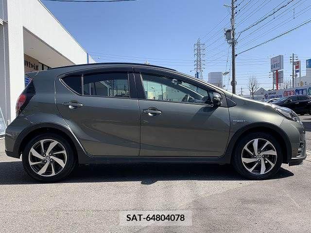 Toyota AQUA 2019-03 215783-13