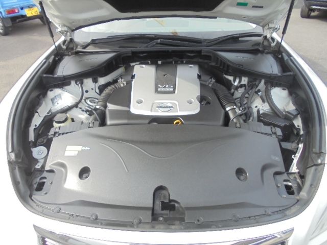 Nissan FUGA 2012-03 753-5