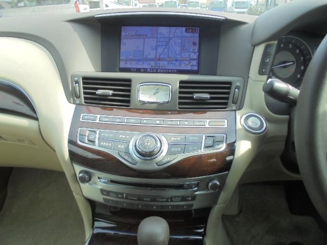 Nissan FUGA 2012-03 753-17