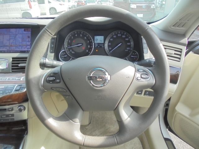 Nissan FUGA 2012-03 753-1