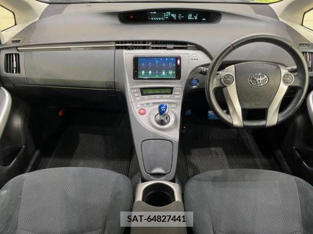 Toyota PRIUS 2013-03 366338-1